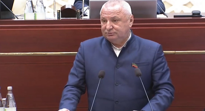 Азат Хамаев выступает на заседании Госсовета Татарстана. Кадр видео https://t.me/ostorozhno_novosti/20608 Азат Хамаев выступает на заседании Госсовета Татарстана. Кадр видео https://t.me/ostorozhno_novosti/20608