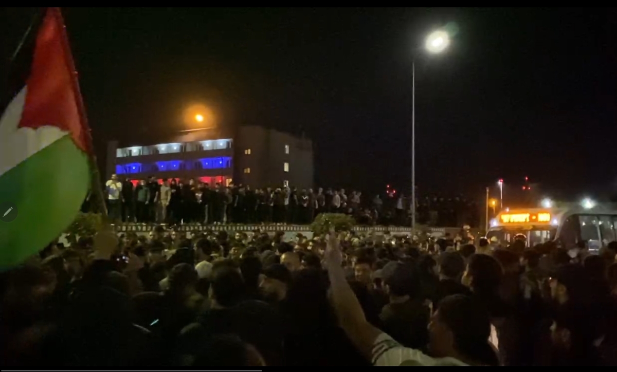 Нападение на аэропорт Махачкалы. Скриншот видео https://t.me/rusnews/43372 Нападение на аэропорт Махачкалы. Скриншот видео https://t.me/rusnews/43372