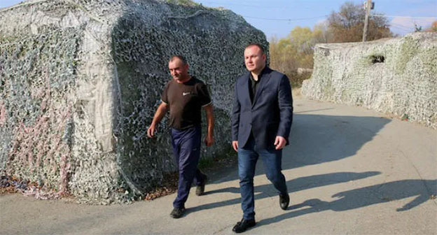 Мевлуд Лагошвили (слева) и представитель СГБ Грузии. Фото: ssg.gov.ge Мевлуд Лагошвили (слева) и представитель СГБ Грузии. Фото: ssg.gov.ge