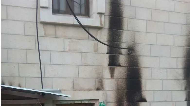 Поджог синагоги в Ереване. Скриншот видео https://www.7kanal.co.il/news/256665 Поджог синагоги в Ереване. Скриншот видео https://www.7kanal.co.il/news/256665