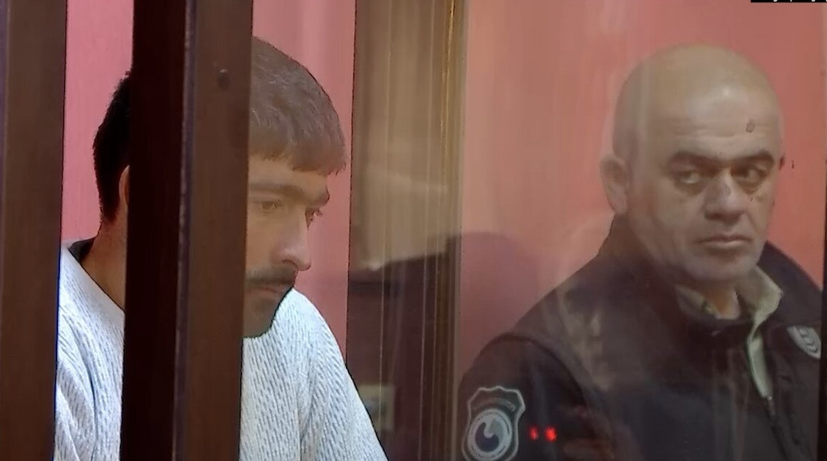 Асим Асланов на заседании суда. Фото: кадр из видео «Мтавари архи» Асим Асланов на заседании суда. Фото: кадр из видео «Мтавари архи»