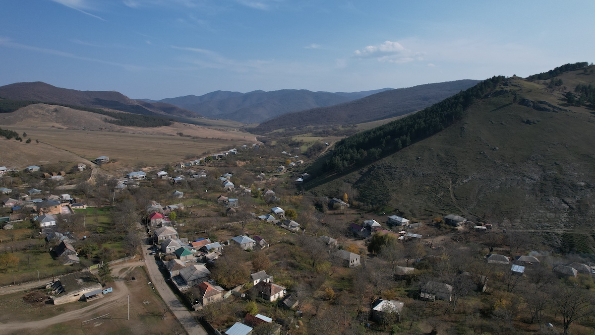 Азербайджанское село в Дманисском муниципалитете. Фото: Давид Пипия/JAMnews Азербайджанское село в Дманисском муниципалитете. Фото: Давид Пипия/JAMnews