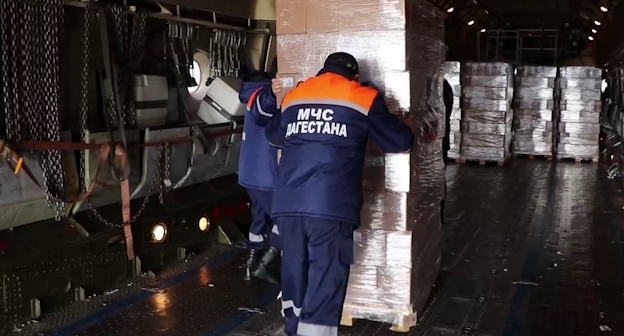 Погрузка помощи жителям Палестины в самолет МЧС, фото: пресс-служба МЧС РФ. Погрузка помощи жителям Палестины в самолет МЧС, фото: пресс-служба МЧС РФ.