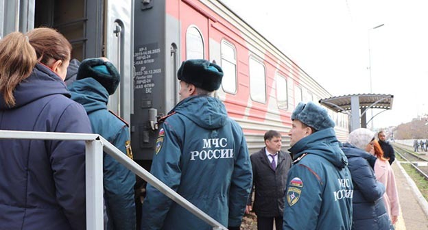 Встреча группы палестинцев в Махачкале. 27 ноября 2023 г. Фото: https://riadagestan.ru/news/the_government_of_the/tretyu_gruppu_evakuirovannykh_iz_palestiny_grazhdan_vstretili_v_dagestane/ Встреча группы палестинцев в Махачкале. 27 ноября 2023 г. Фото: https://riadagestan.ru/news/the_government_of_the/tretyu_gruppu_evakuirovannykh_iz_palestiny_grazhdan_vstretili_v_dagestane/