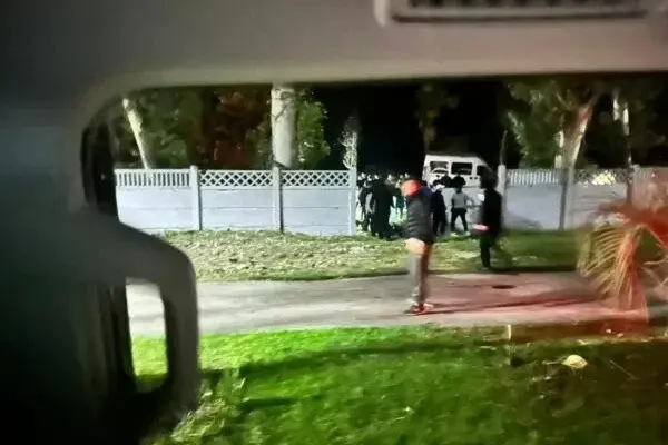 Акция протеста против приватизации дачи "Новый Афон". Фото: https://sova.news/2023/11/24/zaderzhanie-obmanom-aktivistov-protesta-protiv-prodazhi-dachi-novyj-afon-zaderzhali/ Акция протеста против приватизации дачи "Новый Афон". Фото: https://sova.news/2023/11/24/zaderzhanie-obmanom-aktivistov-protesta-protiv-prodazhi-dachi-novyj-afon-zaderzhali/