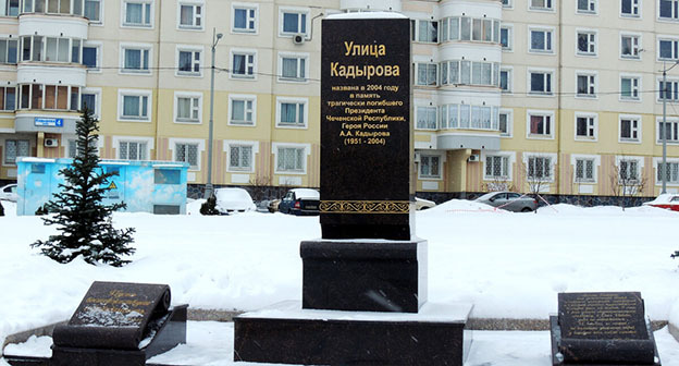Памятник Ахмату Кадырову в Южном Бутово. Москва. Фото: https://protokol.band/2023/12/11/kudryashov-sizo/ Памятник Ахмату Кадырову в Южном Бутово. Москва. Фото: https://protokol.band/2023/12/11/kudryashov-sizo/