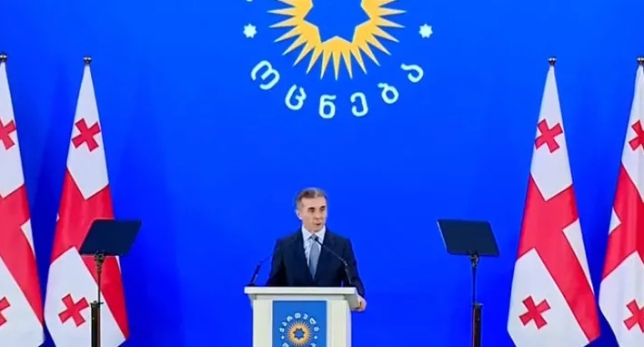 Бидзина Иванишвили выступает на съезде "Грузинской мечты". 30 декабря 2023 года. Фото: "ИнтерпрессНьюс" https://www.interpressnews.ge/ru/article/157027-bidzina-ivanishvili-spustia-tri-goda-po-svoei-zhe-initsiative-ia-vozvrashchaius-k-politicheskoi-zhizni-v-statuse-pochetnogo-predsedatelia-partii-ia-prishel-v-politiku-ne-radi-dolzhnosti Бидзина Иванишвили выступает на съезде "Грузинской мечты". 30 декабря 2023 года. Фото: "ИнтерпрессНьюс" https://www.interpressnews.ge/ru/article/157027-bidzina-ivanishvili-spustia-tri-goda-po-svoei-zhe-initsiative-ia-vozvrashchaius-k-politicheskoi-zhizni-v-statuse-pochetnogo-predsedatelia-partii-ia-prishel-v-politiku-ne-radi-dolzhnosti