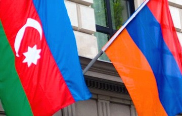 Флаги Армении и Азербайджана. Фото: https://charter97.org/ru/news/2023/9/30/565884/comments/ Флаги Армении и Азербайджана. Фото: https://charter97.org/ru/news/2023/9/30/565884/comments/