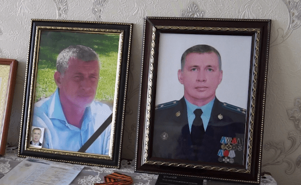Портреты Александра Бордюга. Стоп-кадр видео РГВК "Дагестан", https://t.me/RGVKDAGESTAN/27155 Портреты Александра Бордюга. Стоп-кадр видео РГВК "Дагестан", https://t.me/RGVKDAGESTAN/27155