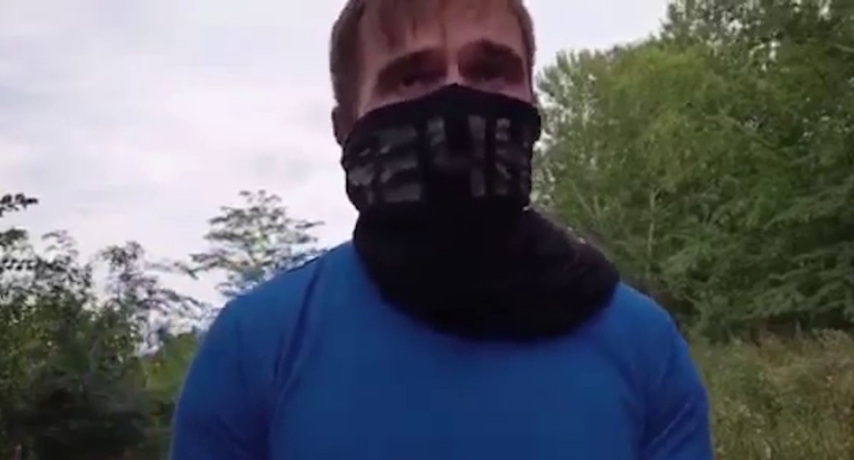 Предполагаемый убийца Гакаева, стоп-кадр видео оппозиционного властям Чечни телеграм-канала 