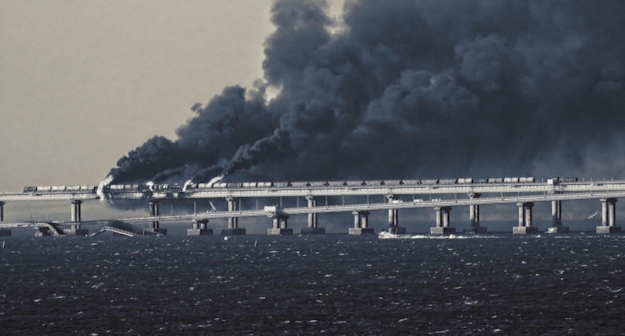 Взрыв на Крымском мосту, фото: bangkokbook.ru