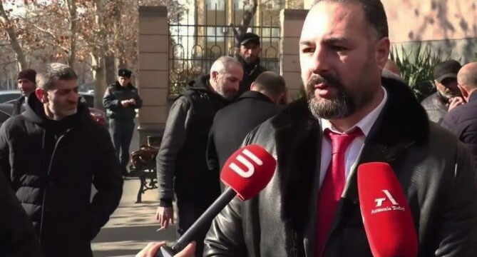 Адвокат родителей погибших солдат Ваан Ованнисян. Скриншот видео Armenia Today https://dzen.ru/a/Y9KG_1jsyW4R5CaB?experiment=948512 Адвокат родителей погибших солдат Ваан Ованнисян. Скриншот видео Armenia Today https://dzen.ru/a/Y9KG_1jsyW4R5CaB?experiment=948512