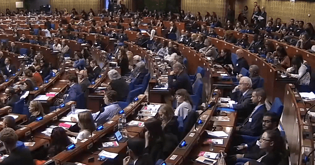 Парламентская ассамблея Совета Европы, зал заседаний. Кадр видео Baku TV www.youtube.com/watch?v=Z8i2mfcvII8 Парламентская ассамблея Совета Европы, зал заседаний. Кадр видео Baku TV www.youtube.com/watch?v=Z8i2mfcvII8