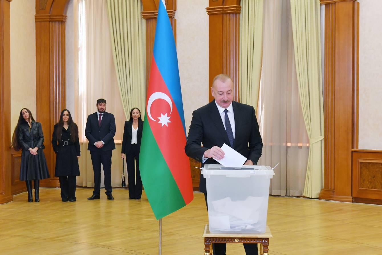 Ильхам Алиев, 7 февраля 2024 года. Фото https://president.az/az/articles/view/63543 Ильхам Алиев, 7 февраля 2024 года. Фото https://president.az/az/articles/view/63543