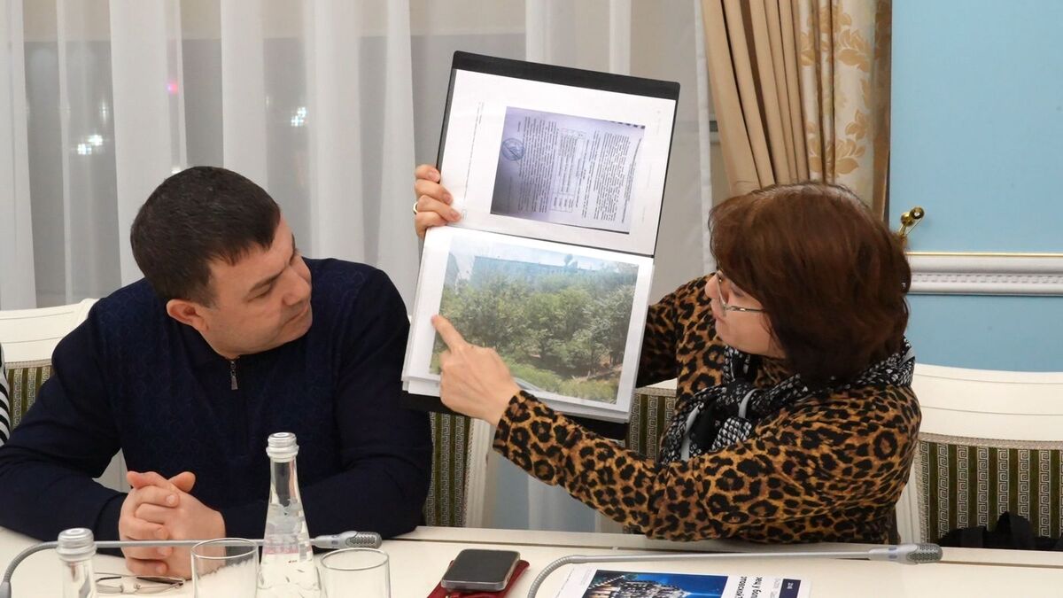 Обсуждение застройки Портовской больницы во время встречи с группой жителей домов руководителя УАиГ. Махачкала, 7 февраля 2024 г. Фото: https://mkala.ru Обсуждение застройки Портовской больницы во время встречи с группой жителей домов руководителя УАиГ. Махачкала, 7 февраля 2024 г. Фото: https://mkala.ru