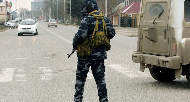 Силовик в Чечне, фото: grozny-inform.ru Силовик в Чечне, фото: grozny-inform.ru