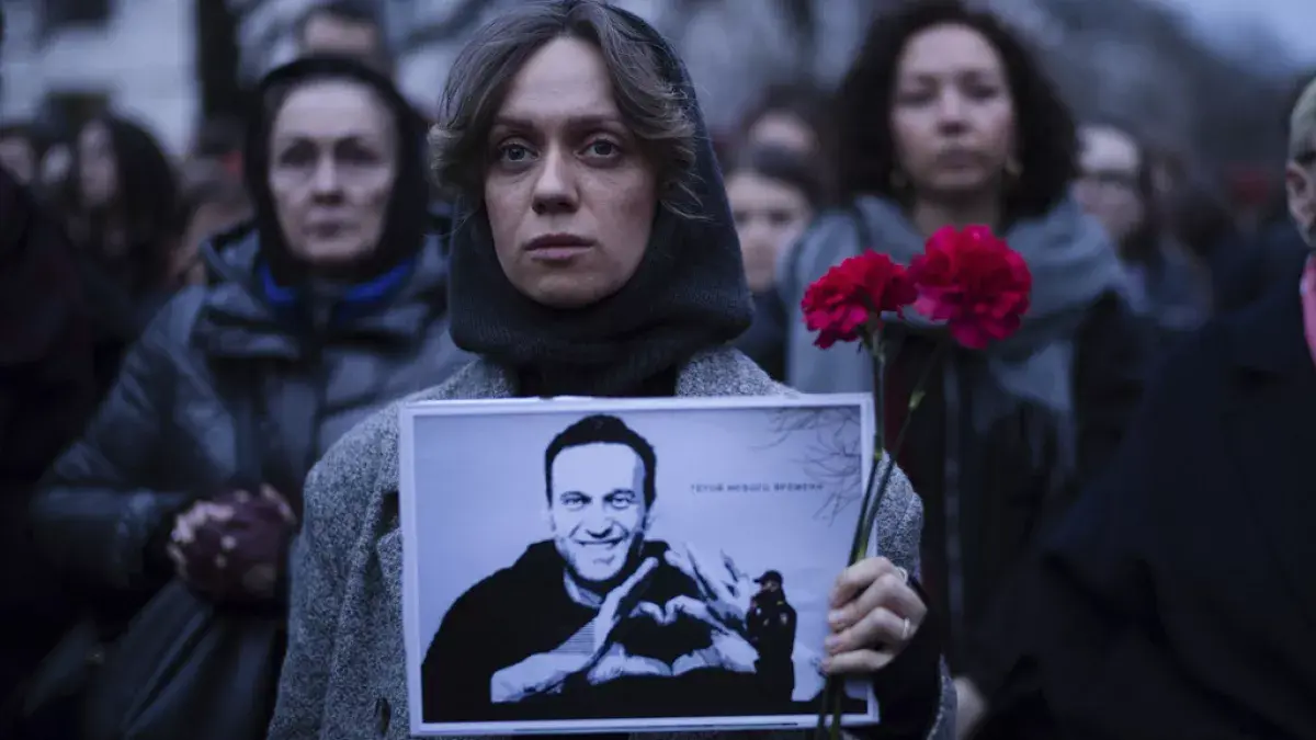 Участники акции памяти Навального. Скриншот видео https://ru.euronews.com/video/2024/02/17/navalny-reax-update Участники акции памяти Навального. Скриншот видео https://ru.euronews.com/video/2024/02/17/navalny-reax-update
