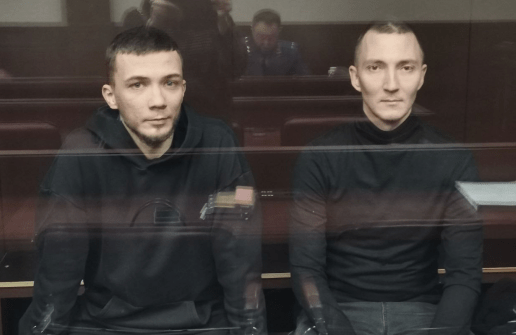 Абдурахманов (слева) и Гончаренко в суде. Скриншот фото из Telegram-канала "Зона солидарности", https://t.me/solidarity_zone/1895 Абдурахманов (слева) и Гончаренко в суде. Скриншот фото из Telegram-канала "Зона солидарности", https://t.me/solidarity_zone/1895