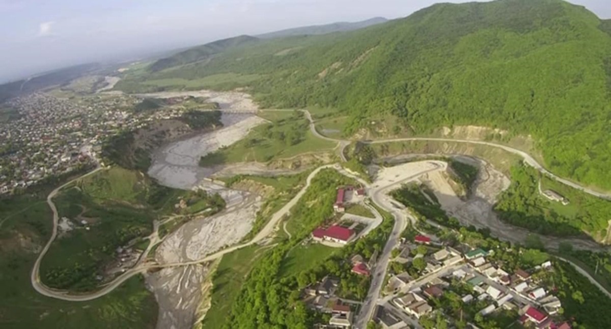 Села Ленинаул (Акташ-Аух) и Юрт-Аух, фото: Leoboudv, commons.m.wikimedia.org Села Ленинаул (Акташ-Аух) и Юрт-Аух, фото: Leoboudv, commons.m.wikimedia.org