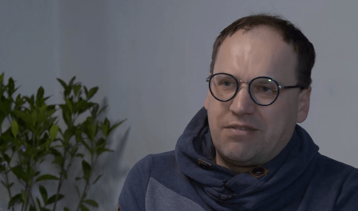 Максим Иванцов. Стоп-кадр видео из Telegram-канала центра Frame, https://t.me/framespb/3776 Максим Иванцов. Стоп-кадр видео из Telegram-канала центра Frame, https://t.me/framespb/3776