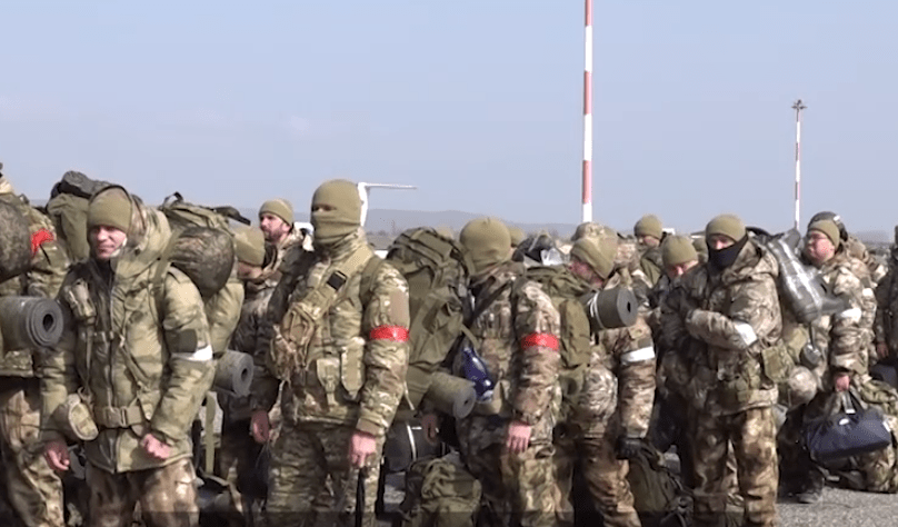 Отправка добровольцев из аэропорта Грозного. Стоп-кадр видео из Telegram-канала Рамзана Кадырова от 05.03.24, https://t.me/RKadyrov_95/4560 Отправка добровольцев из аэропорта Грозного. Стоп-кадр видео из Telegram-канала Рамзана Кадырова от 05.03.24, https://t.me/RKadyrov_95/4560