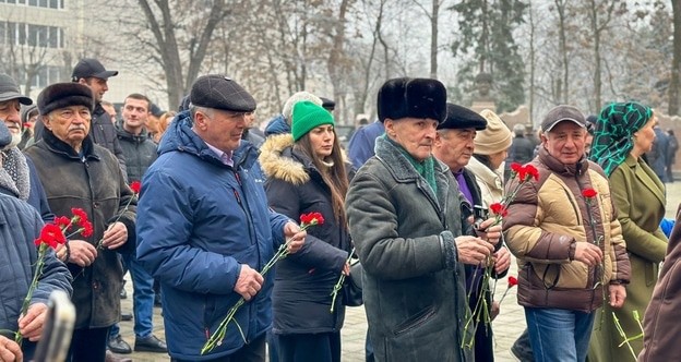 Участники акции памяти жертв депортации балкарцев. Нальчик, 8 марта 2024 года https://vk.com/yura_borsov?w=wall708197368_1314%2Fall Участники акции памяти жертв депортации балкарцев. Нальчик, 8 марта 2024 года https://vk.com/yura_borsov?w=wall708197368_1314%2Fall