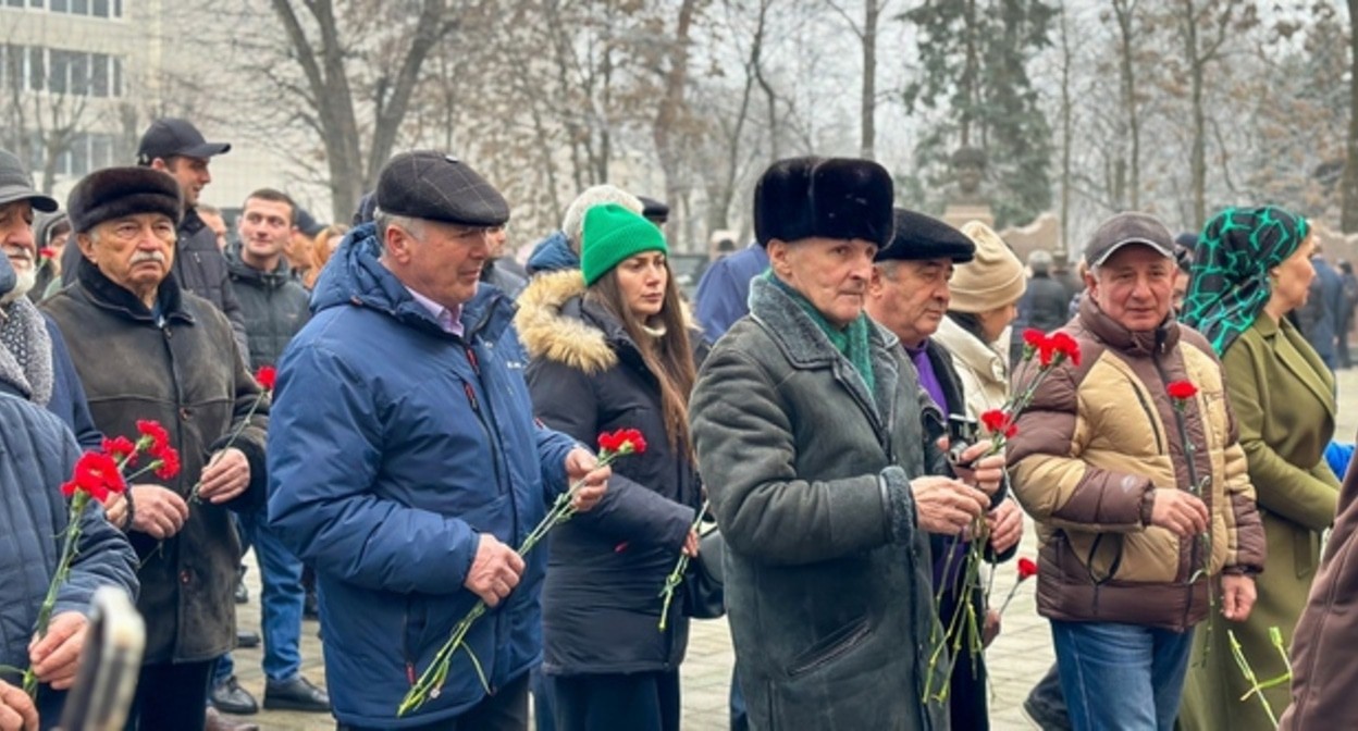 Участники акции памяти жертв депортации балкарцев. Нальчик, 8 марта 2024 года https://vk.com/yura_borsov?w=wall708197368_1314%2Fall
