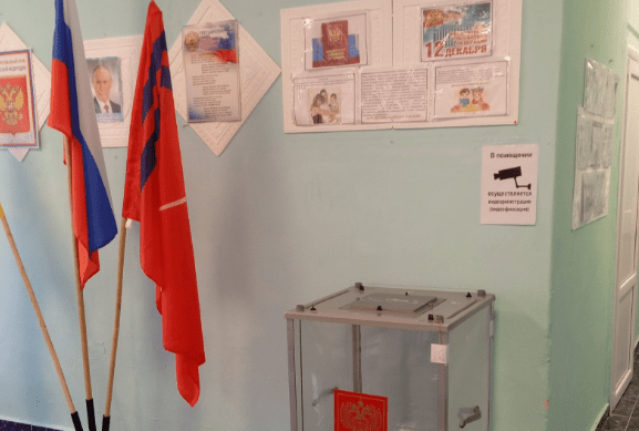Портрет Путина рядом с избирательной урной в станице Нехаевская. Скриншот фото со страницы "ВКонтакте" Галины Браташовой от 15.03.24, https://vk.com/id414606567?z=photo414606567_457239111%2Fphoto_feed414606567 Портрет Путина рядом с избирательной урной в станице Нехаевская. Скриншот фото со страницы "ВКонтакте" Галины Браташовой от 15.03.24, https://vk.com/id414606567?z=photo414606567_457239111%2Fphoto_feed414606567