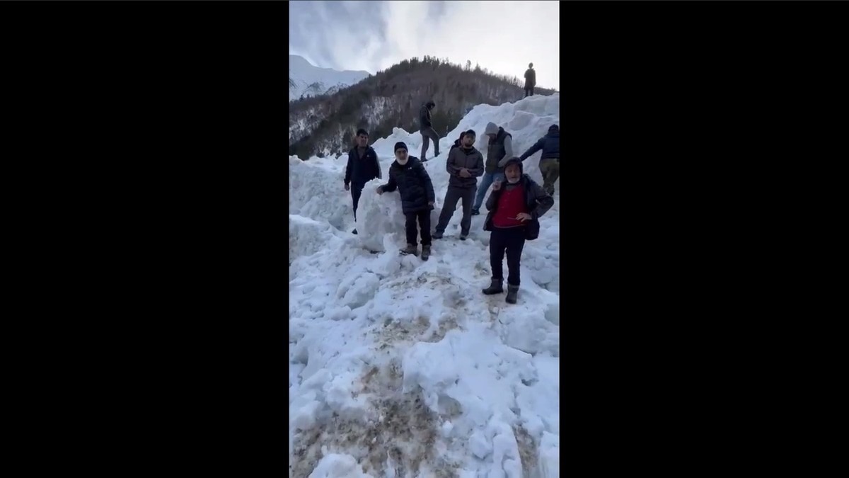 Жители села Эльбок обращаются к руководству Дагестана. Кадр видео из телеграм-канала издания "Черновик" https://t.me/chernovik/69646 Жители села Эльбок обращаются к руководству Дагестана. Кадр видео из телеграм-канала издания "Черновик" https://t.me/chernovik/69646