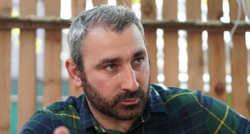Айхан Исрафилов. Кадр видеосюжета Meydan.tv Айхан Исрафилов. Кадр видеосюжета Meydan.tv