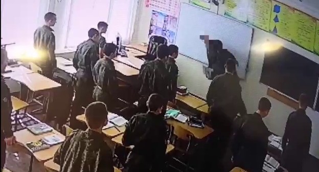Стоп-кадр видео с камеры наблюдения в классе, kubantv.ru Стоп-кадр видео с камеры наблюдения в классе, kubantv.ru