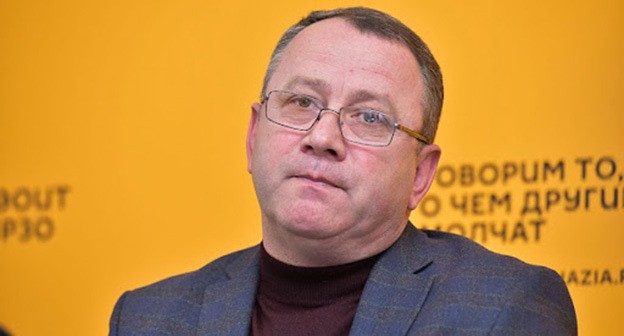 Председатель партии "Форум народного единства" Аслан Барциц. Фото: http://abkhazinform.com/item/8217-aslan-bartsits-izbran-predsedatelem-partii-forum-narodnogo-edinstva-abkhazii Председатель партии "Форум народного единства" Аслан Барциц. Фото: http://abkhazinform.com/item/8217-aslan-bartsits-izbran-predsedatelem-partii-forum-narodnogo-edinstva-abkhazii