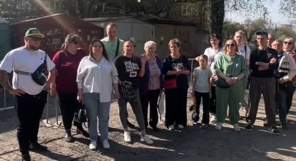 Видеообращение жильцов рухнувшего дома в Ростове-на-Дону. Кадр видео из YouTube-канала LENORR https://www.youtube.com/watch?v=kbQnV9E-BRU Видеообращение жильцов рухнувшего дома в Ростове-на-Дону. Кадр видео из YouTube-канала LENORR https://www.youtube.com/watch?v=kbQnV9E-BRU