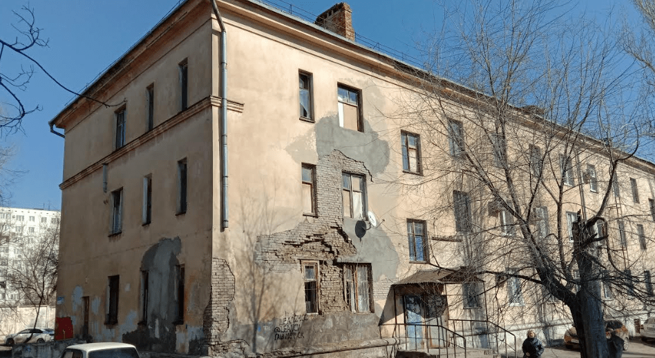 Аварийный дом на улице Кузнецова в Волгограде. Фото корреспондента "Кавказского узла". Аварийный дом на улице Кузнецова в Волгограде. Фото корреспондента "Кавказского узла".