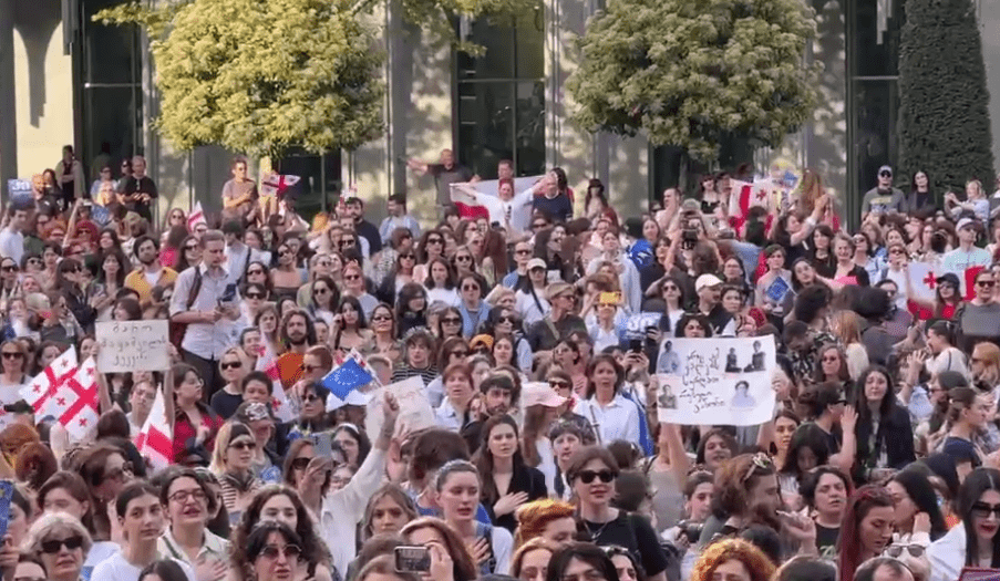 Женский марш в Тбилиси. Стоп-кадр видео Tbilisi Life от 20.04.24, https://t.me/Tbilisi_life/24690 Женский марш в Тбилиси. Стоп-кадр видео Tbilisi Life от 20.04.24, https://t.me/Tbilisi_life/24690