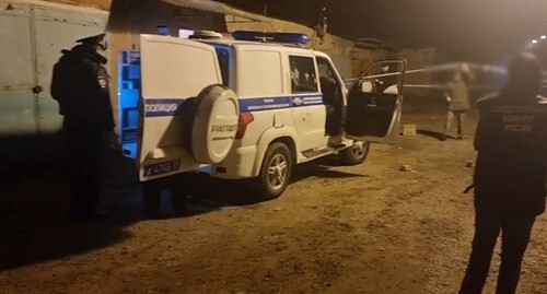 Нападение на полицейских в Карачаевске. Скриншот видео https://ont.by/news/v-karachaevske-soversheno-napadenie-na-policejskih-dva-cheloveka-pogibli Нападение на полицейских в Карачаевске. Скриншот видео https://ont.by/news/v-karachaevske-soversheno-napadenie-na-policejskih-dva-cheloveka-pogibli