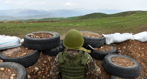 Армянские военнослужащие на границе с Азербайджаном. Фото: аппарат президента Республики Армения Армянские военнослужащие на границе с Азербайджаном. Фото: аппарат президента Республики Армения