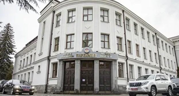 Здание парламента Южной Осетии, фото: https://ru.wikipedia.org/wiki/%D0%9F%D0%B0%D1%80%D0%BB%D0%B0%D0%BC%D0%B5%D0%BD%D1%82_%D0%AE%D0%B6%D0%BD%D0%BE%D0%B9_%D0%9E%D1%81%D0%B5%D1%82%D0%B8%D0%B8 Здание парламента Южной Осетии, фото: https://ru.wikipedia.org/wiki/%D0%9F%D0%B0%D1%80%D0%BB%D0%B0%D0%BC%D0%B5%D0%BD%D1%82_%D0%AE%D0%B6%D0%BD%D0%BE%D0%B9_%D0%9E%D1%81%D0%B5%D1%82%D0%B8%D0%B8