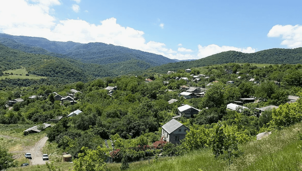 Вид на Киранц. Фото с сайта https://wiki2.org/en/Kirants,_Armenia#/media/File:Kirants_village,_Tavush_Province,_Armenia.jpg Вид на Киранц. Фото с сайта https://wiki2.org/en/Kirants,_Armenia#/media/File:Kirants_village,_Tavush_Province,_Armenia.jpg