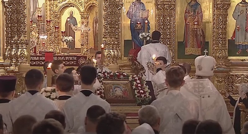 Пасхальное богослужение в одном из храмов Краснодара. Кадр из видео https://www.youtube.com/watch?v=sV9W5rkrjNQ Пасхальное богослужение в одном из храмов Краснодара. Кадр из видео https://www.youtube.com/watch?v=sV9W5rkrjNQ