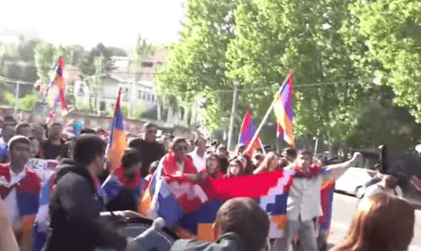 Участники шествия в Ереване. Стоп-кадр видео News.Am от 12.05.24, https://www.youtube.com/watch?v=IuEkV3mIYco Участники шествия в Ереване. Стоп-кадр видео News.Am от 12.05.24, https://www.youtube.com/watch?v=IuEkV3mIYco