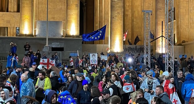 Акция протеста в Тбилиси, 12 мая, фото "Кавказского узла". Акция протеста в Тбилиси, 12 мая, фото "Кавказского узла".