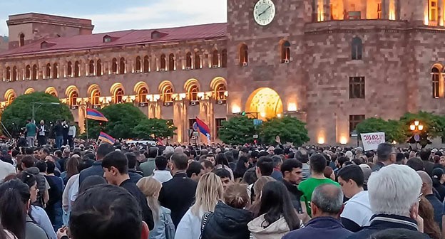 Акция протеста в Ереване. 10 мая 2024 г. Фото Армине Мартиросян для "Кавказского узла" Акция протеста в Ереване. 10 мая 2024 г. Фото Армине Мартиросян для "Кавказского узла"