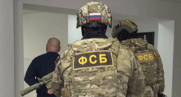 Сотрудники ФСБ. Фото ЦОС ФСБ РФ Сотрудники ФСБ. Фото ЦОС ФСБ РФ
