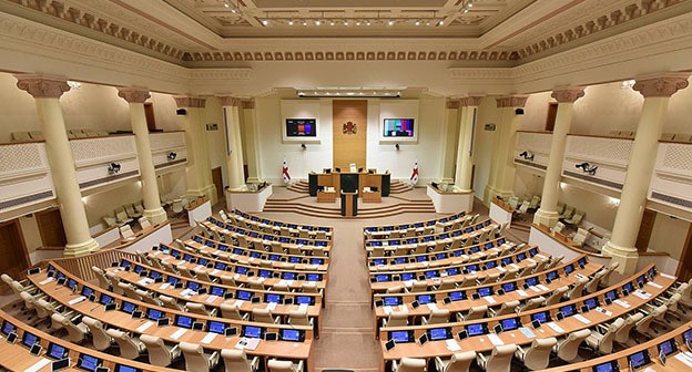 Парламент Грузии. Фото: https://ru.wikipedia.org https://www.interpressnews.ge/ka/article/541150-parlamentis-plenarul-sxdomata-darbazs-zviad-gamsaxurdias-saxeli-mienicheba Парламент Грузии. Фото: https://ru.wikipedia.org https://www.interpressnews.ge/ka/article/541150-parlamentis-plenarul-sxdomata-darbazs-zviad-gamsaxurdias-saxeli-mienicheba