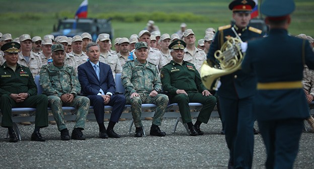 Церемония проводов российских миротворцев. 15 мая 2024 г. Фото Азиза Каримова для "Кавказского узла" Церемония проводов российских миротворцев. 15 мая 2024 г. Фото Азиза Каримова для "Кавказского узла"