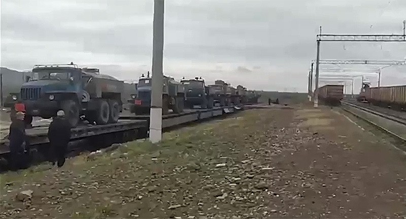 Техника российских миротворцев на железнодорожной станции в Геранбое. Кадр из видео https://t.me/caspianlive/15029 Техника российских миротворцев на железнодорожной станции в Геранбое. Кадр из видео https://t.me/caspianlive/15029