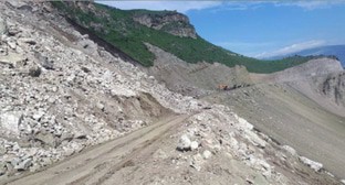Последствия камнепада на дороге к селам Ахвахского района. Фото: Минтранс Дагестана https://t.me/mintransRD/269