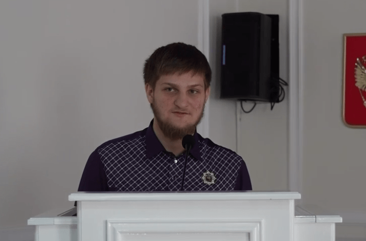 Ахмат Кадыров. Стоп-кадр видео из telegram-канала министерства Чечни по делам молодежи от 26.02.24, https://t.me/minmol95/4 Ахмат Кадыров. Стоп-кадр видео из telegram-канала министерства Чечни по делам молодежи от 26.02.24, https://t.me/minmol95/4