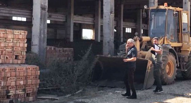 Кирпичный завод в Дагестане. Фото: Роспотребнадзор https://rpn.gov.ru/news/khasavyurtovskiy_kirpichnyy_zavod_v_dagestane_narushaet_zakonodatelstvo_v_oblasti_obrashcheniya_s_ot/ Кирпичный завод в Дагестане. Фото: Роспотребнадзор https://rpn.gov.ru/news/khasavyurtovskiy_kirpichnyy_zavod_v_dagestane_narushaet_zakonodatelstvo_v_oblasti_obrashcheniya_s_ot/